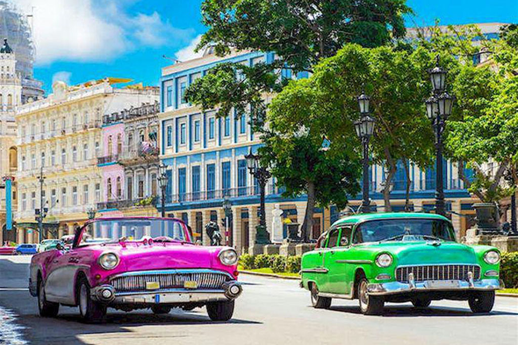 Varadero-Habana private tour in vintage car